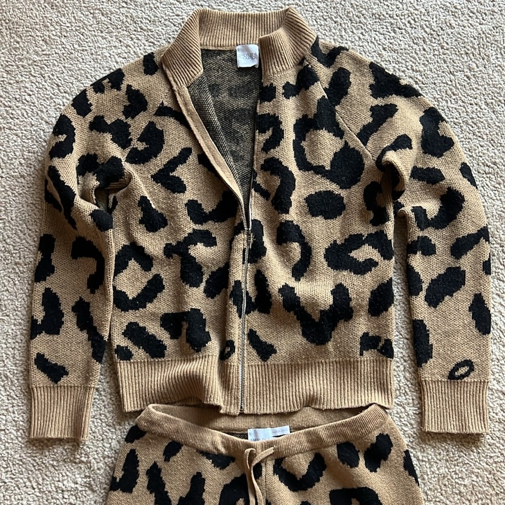 ๐ฅ MADELEINE THOMPSON Animal Print Mock Neck Zip Up Sweater and Pants Size S - Picture 8 of 17
